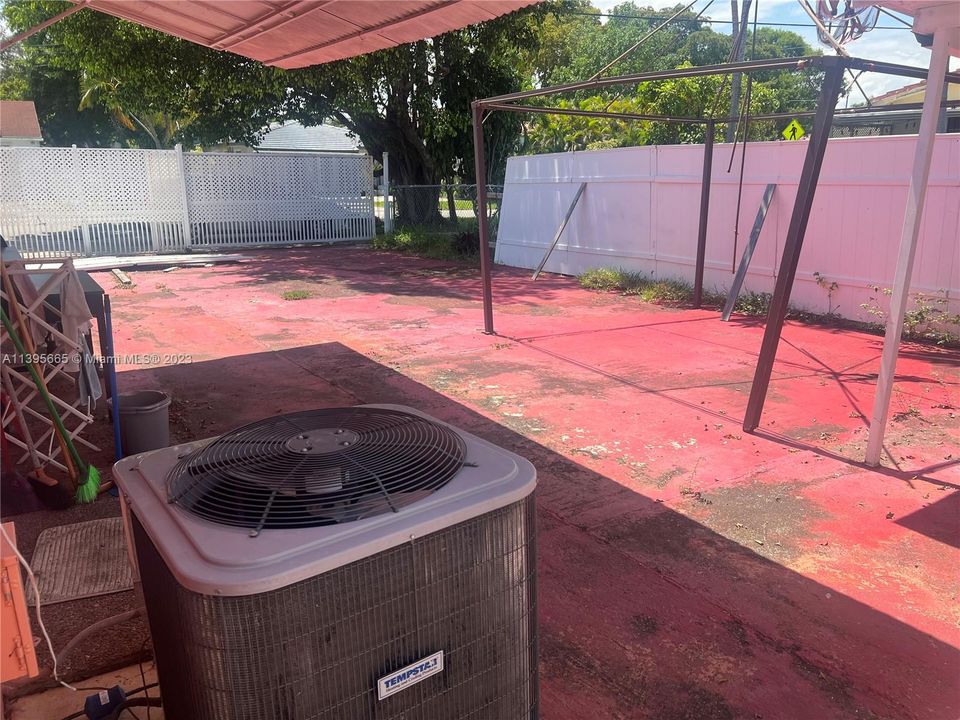 Recently Sold: $750,000 (3 beds, 3 baths, 1475 Square Feet)