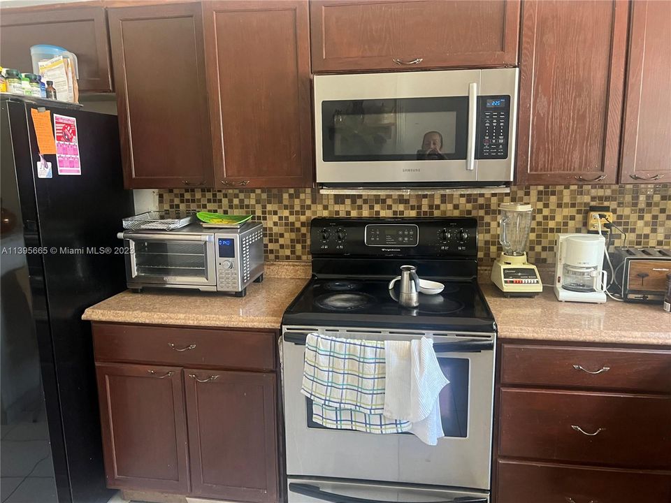 Recently Sold: $750,000 (3 beds, 3 baths, 1475 Square Feet)