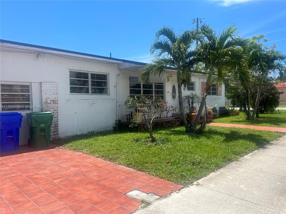 Recently Sold: $750,000 (3 beds, 3 baths, 1475 Square Feet)