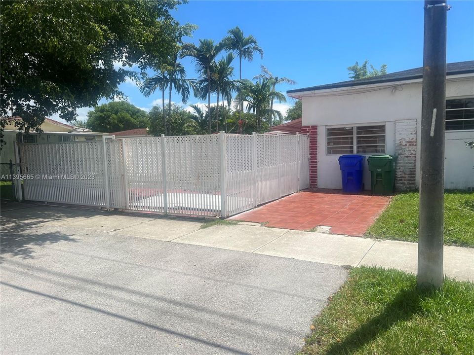 Recently Sold: $750,000 (3 beds, 3 baths, 1475 Square Feet)
