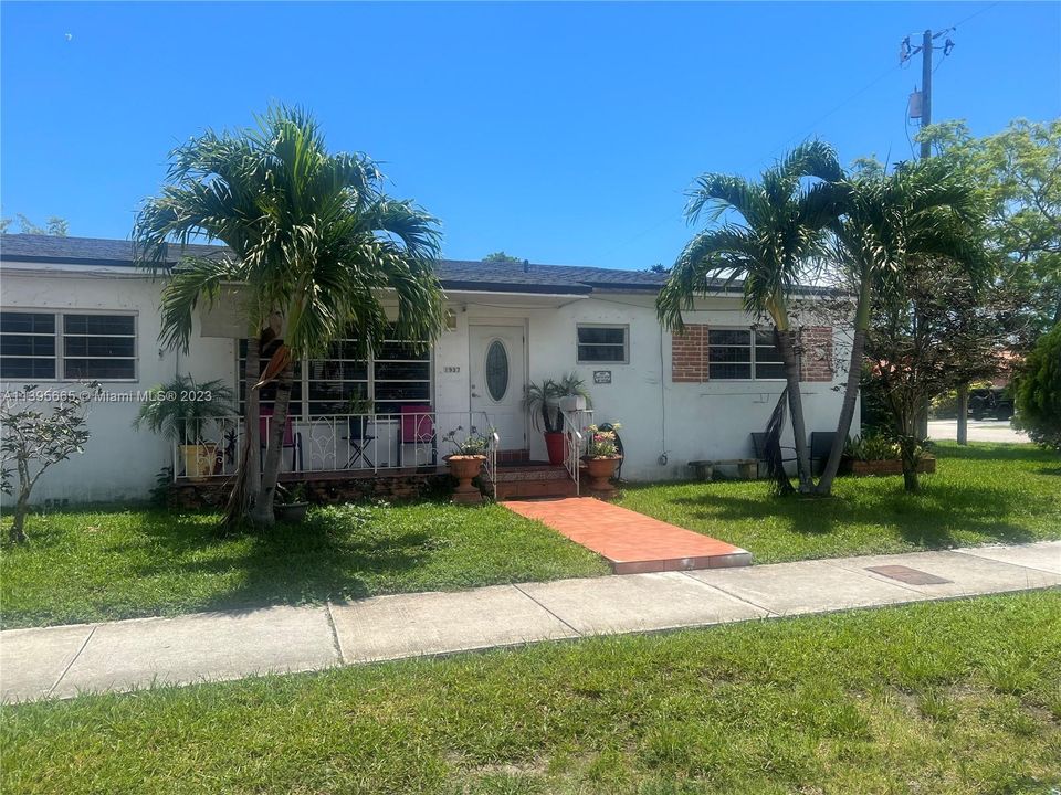 Recently Sold: $750,000 (3 beds, 3 baths, 1475 Square Feet)