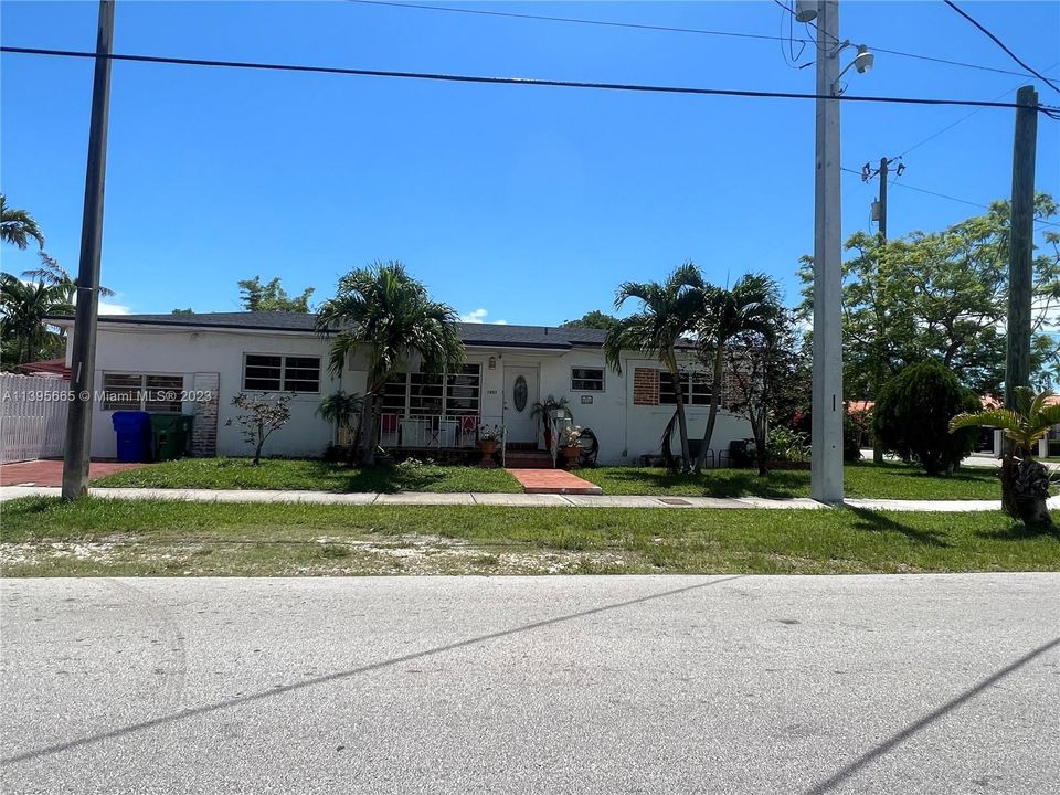 Recently Sold: $750,000 (3 beds, 3 baths, 1475 Square Feet)