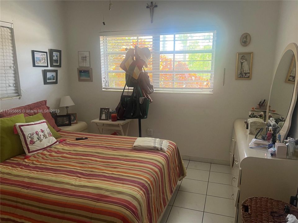 Recently Sold: $750,000 (3 beds, 3 baths, 1475 Square Feet)