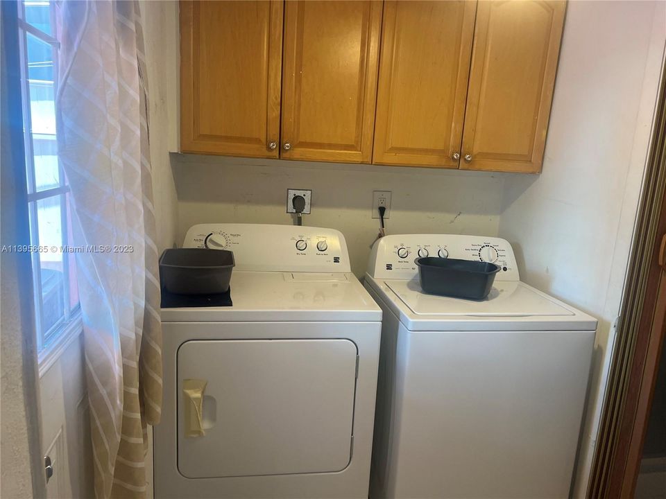 Recently Sold: $750,000 (3 beds, 3 baths, 1475 Square Feet)