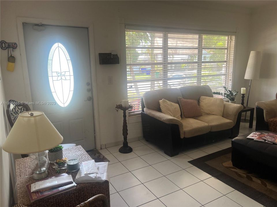 Recently Sold: $750,000 (3 beds, 3 baths, 1475 Square Feet)