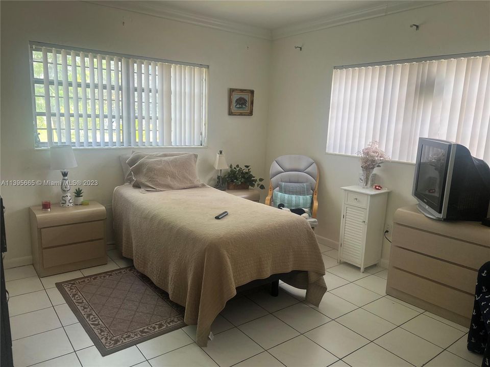 Recently Sold: $750,000 (3 beds, 3 baths, 1475 Square Feet)