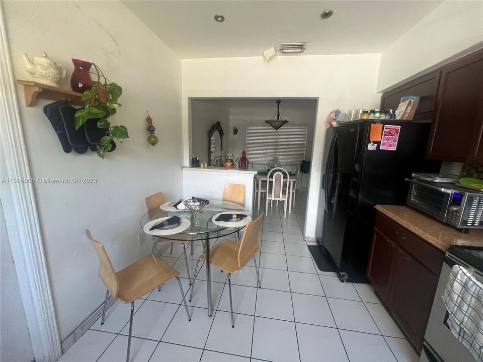 Recently Sold: $750,000 (3 beds, 3 baths, 1475 Square Feet)