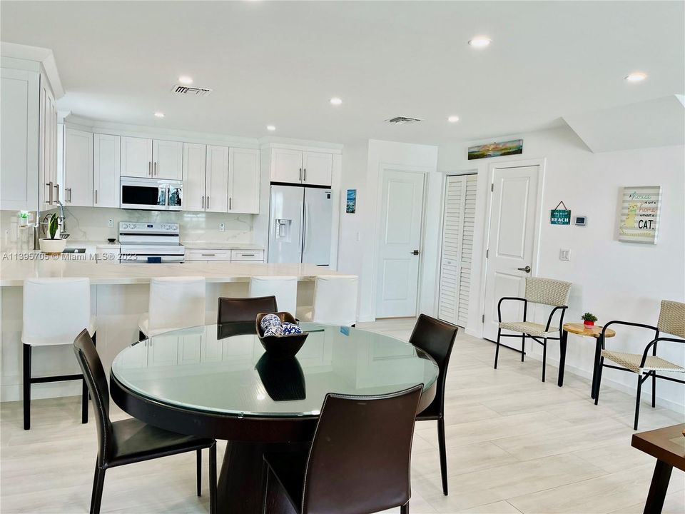 Recently Sold: $950,000 (3 beds, 3 baths, 1650 Square Feet)