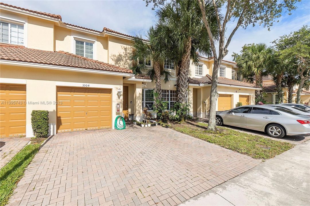 Recently Sold: $380,000 (3 beds, 2 baths, 1514 Square Feet)