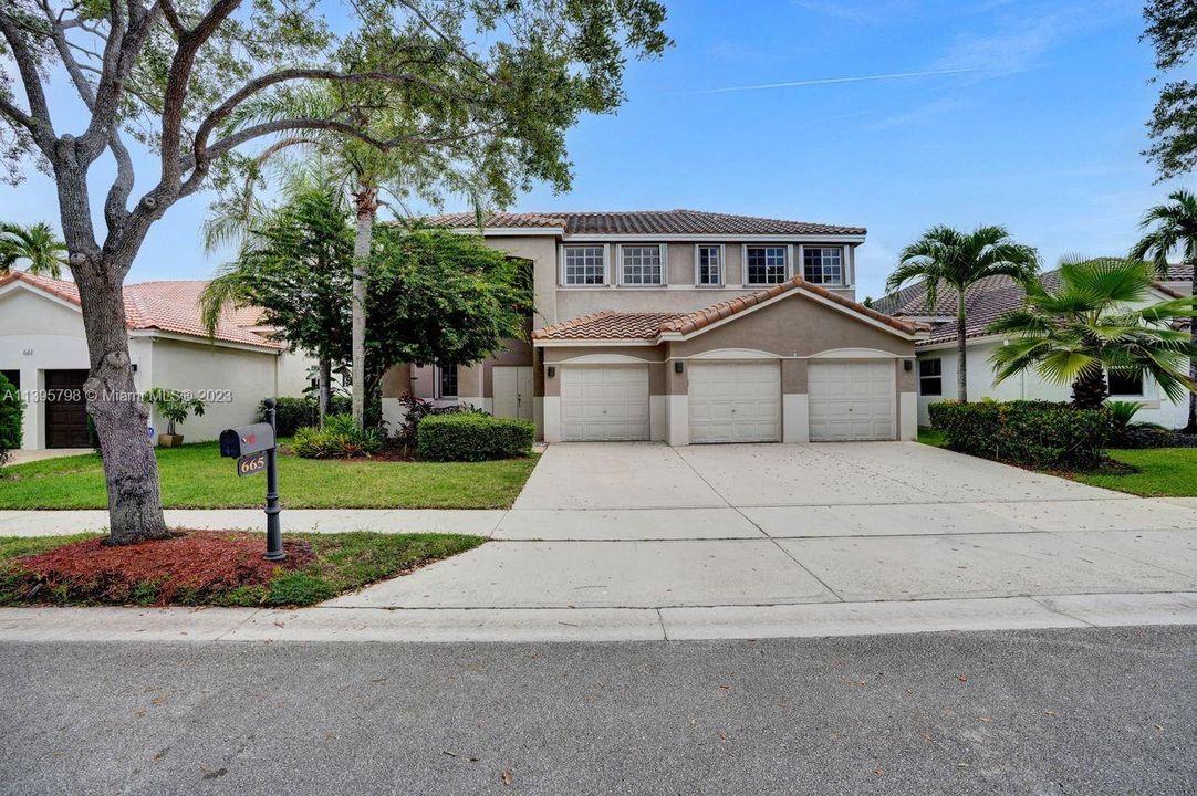 Recently Sold: $950,000 (5 beds, 3 baths, 3031 Square Feet)
