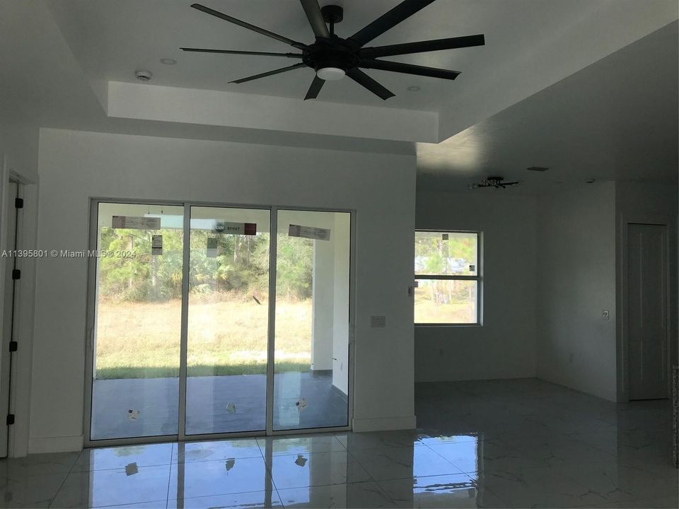 Vendido Recientemente: $394,900 (4 camas, 2 baños, 1806 Pies cuadrados)