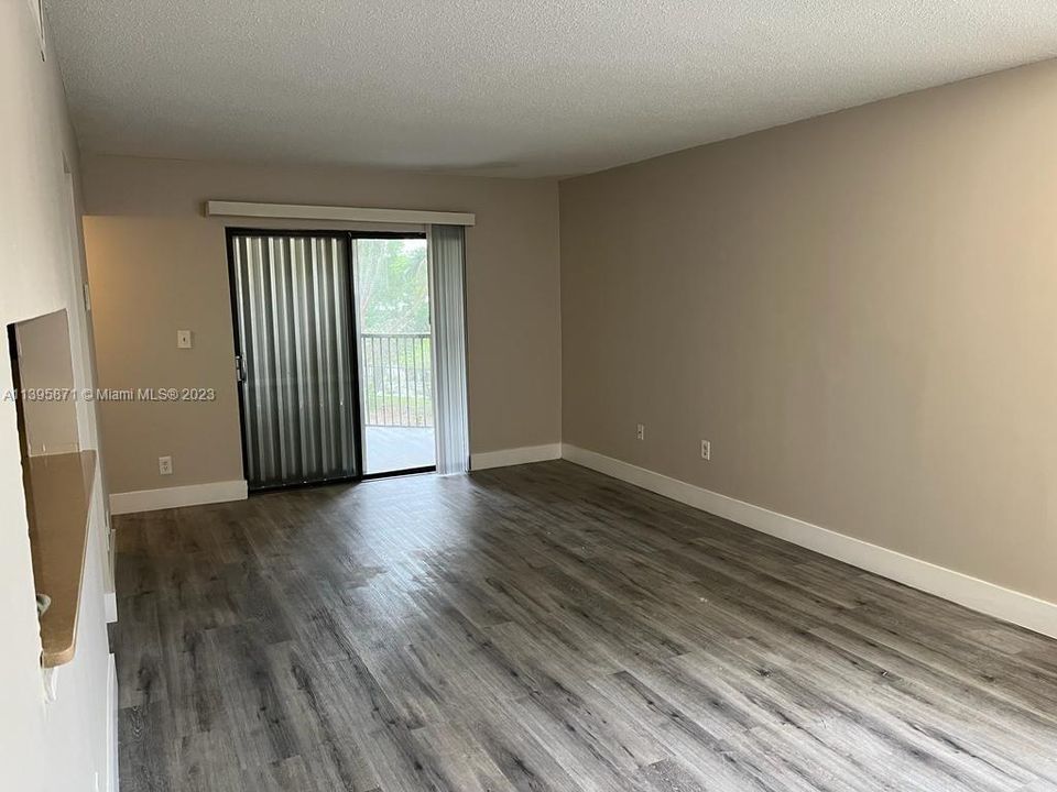 Recently Rented: $2,450 (3 beds, 2 baths, 1070 Square Feet)