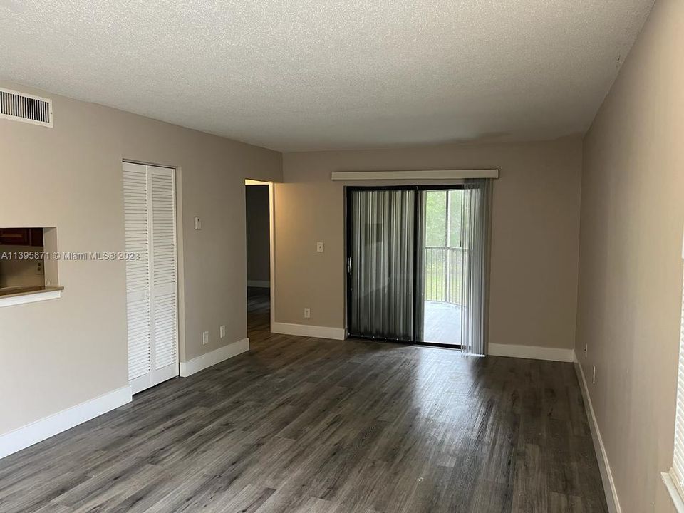 Recently Rented: $2,450 (3 beds, 2 baths, 1070 Square Feet)