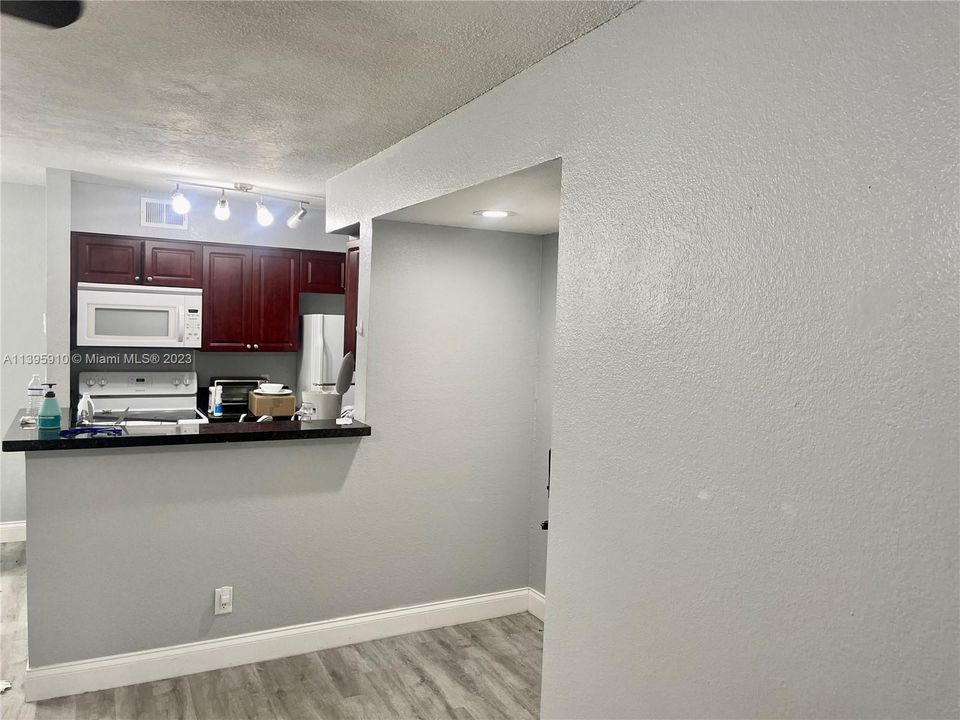 Recently Rented: $2,100 (1 beds, 1 baths, 805 Square Feet)