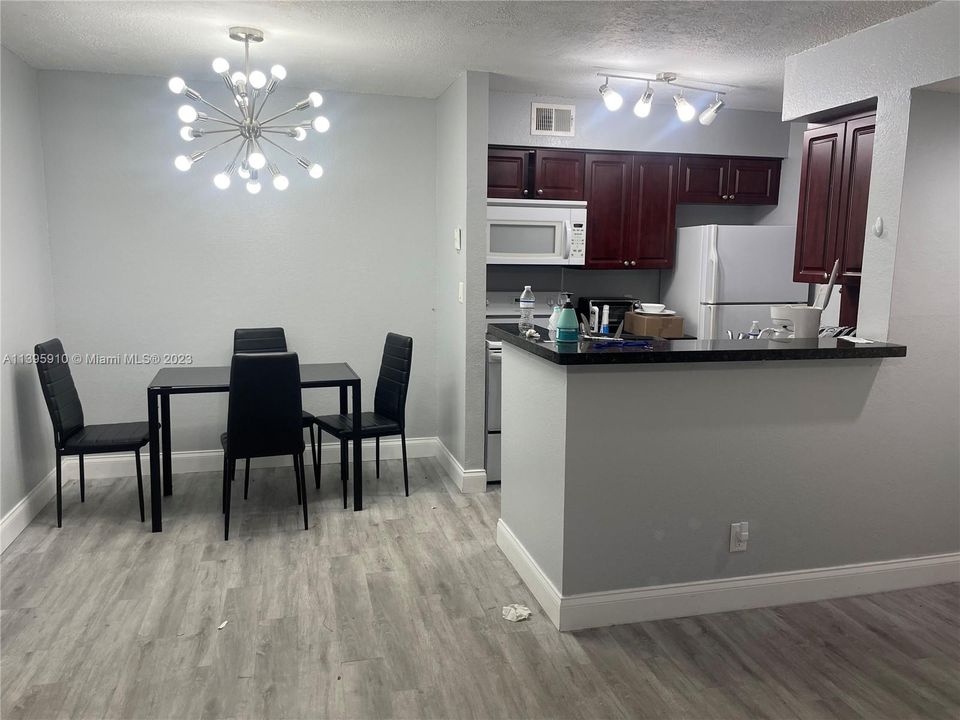 Recently Rented: $2,100 (1 beds, 1 baths, 805 Square Feet)