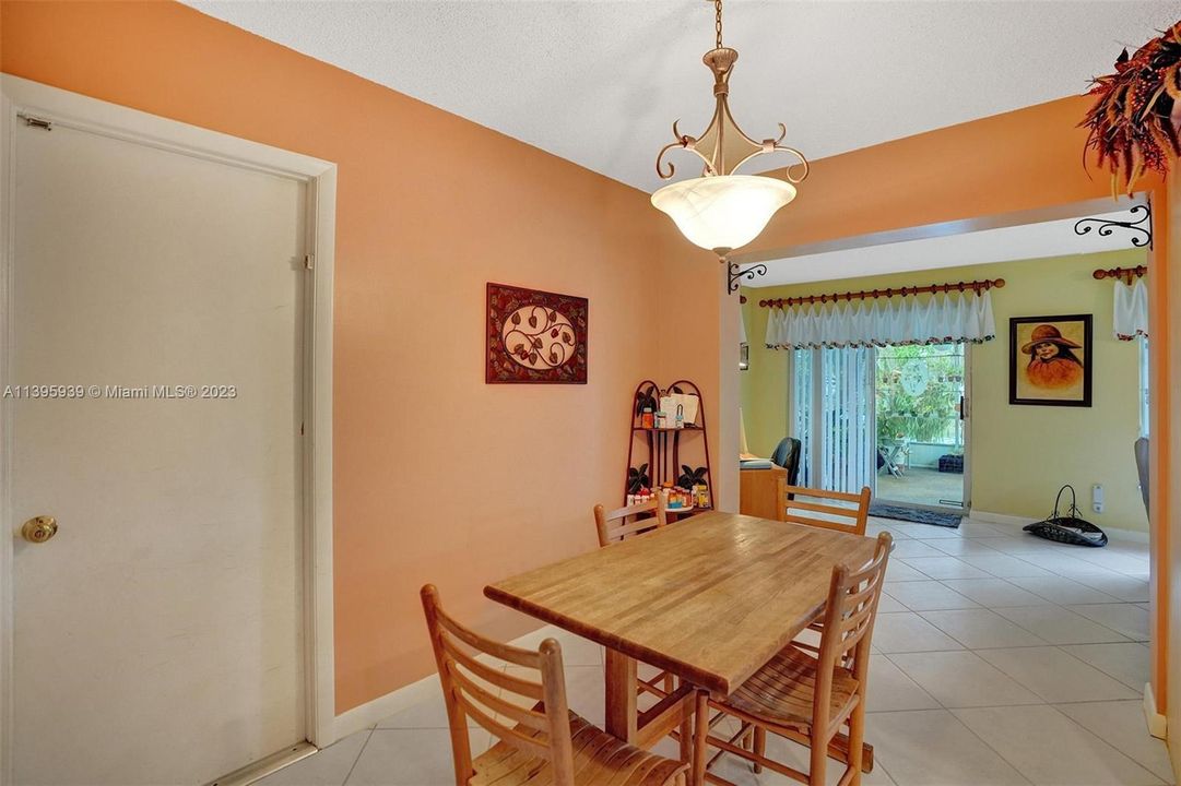 Recently Sold: $351,000 (2 beds, 2 baths, 1587 Square Feet)