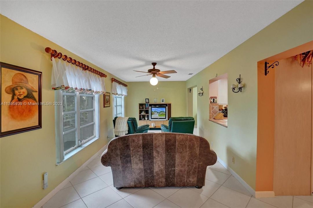 Recently Sold: $351,000 (2 beds, 2 baths, 1587 Square Feet)