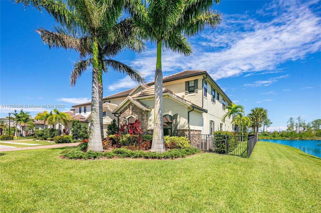 Recently Sold: $2,400,000 (6 beds, 6 baths, 5134 Square Feet)