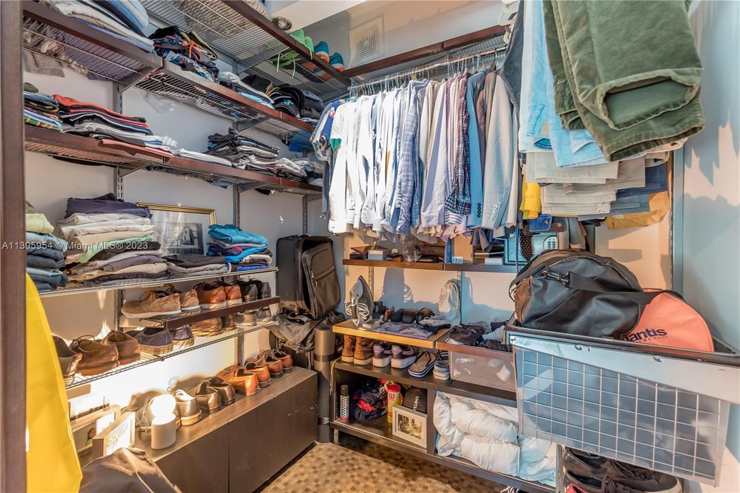 Recently Sold: $750,000 (1 beds, 1 baths, 850 Square Feet)