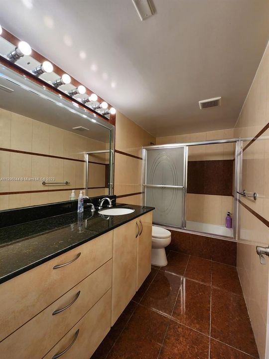 最近租的: $2,650 (2 贝兹, 2 浴室, 1087 平方英尺)