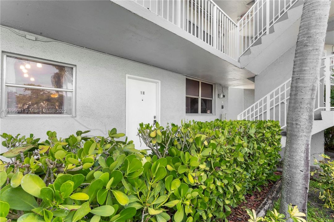 Recently Sold: $240,000 (2 beds, 2 baths, 975 Square Feet)