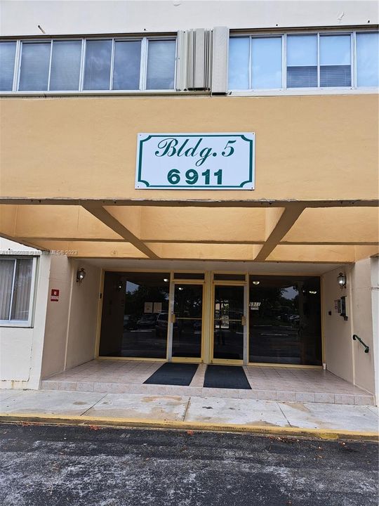 Recently Sold: $270,000 (2 beds, 2 baths, 1330 Square Feet)