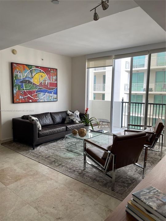 Recently Sold: $570,000 (2 beds, 2 baths, 970 Square Feet)