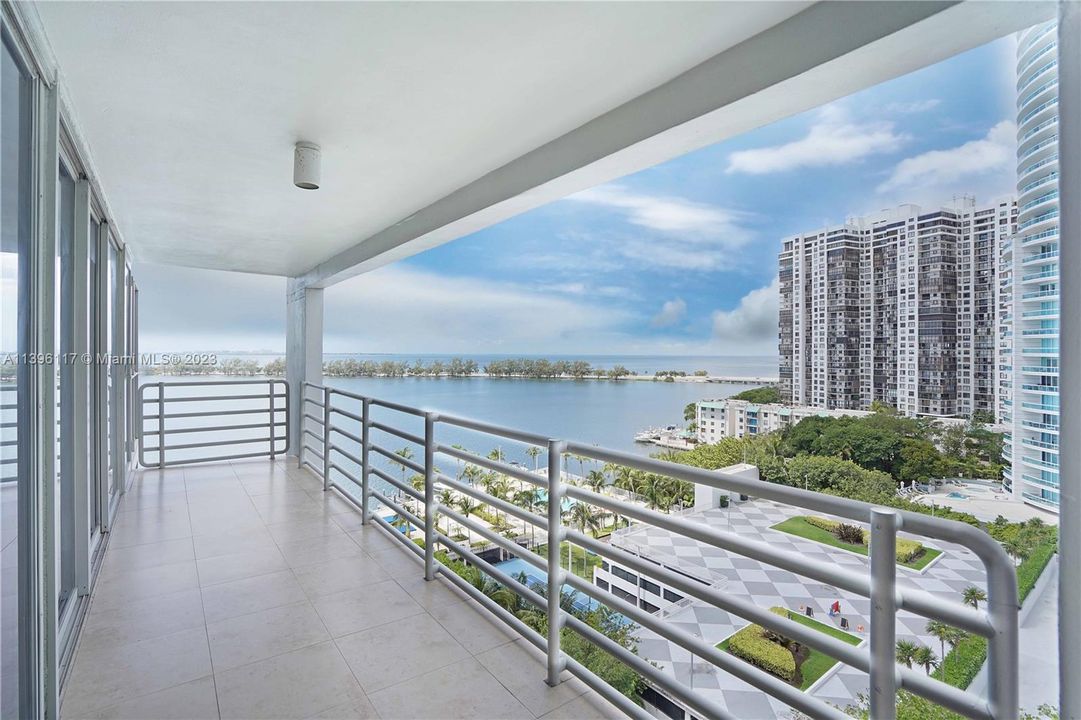 Recently Sold: $1,400,000 (3 beds, 3 baths, 2149 Square Feet)