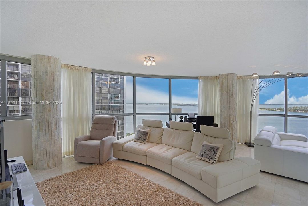 Recently Sold: $1,400,000 (3 beds, 3 baths, 2149 Square Feet)