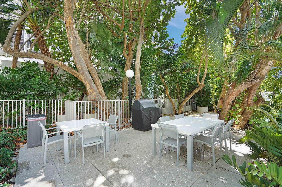 Recently Sold: $1,400,000 (3 beds, 3 baths, 2149 Square Feet)