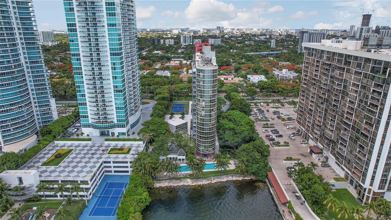 Recently Sold: $1,400,000 (3 beds, 3 baths, 2149 Square Feet)