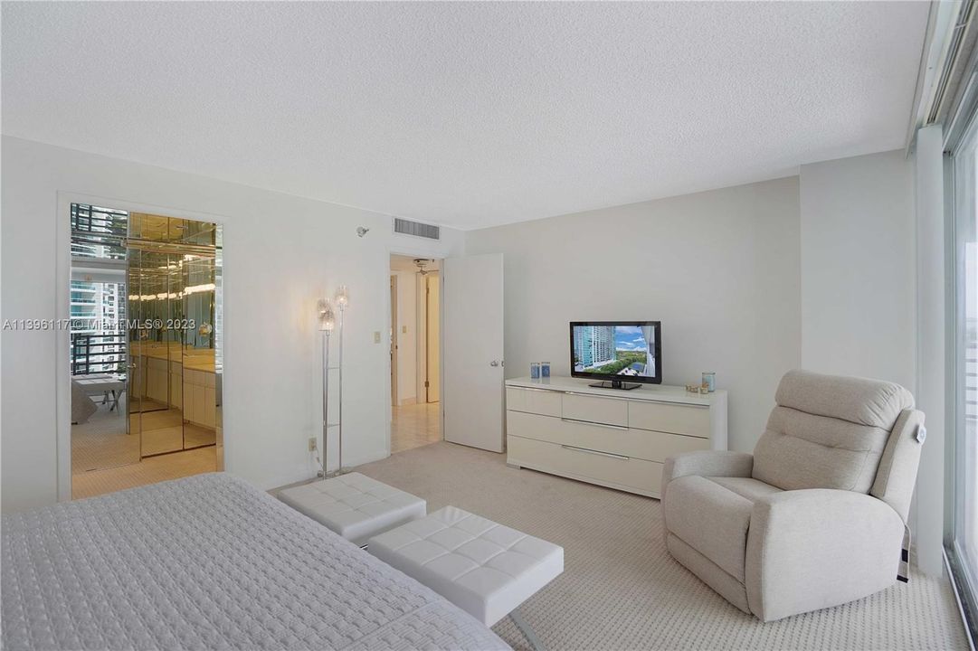 Recently Sold: $1,400,000 (3 beds, 3 baths, 2149 Square Feet)