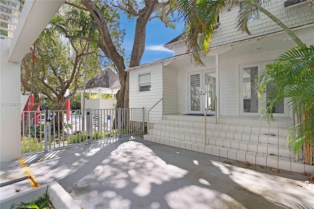 Tiffany's House outside