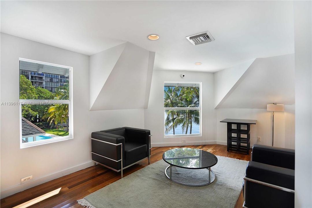 Tiffany's House 2nd floor