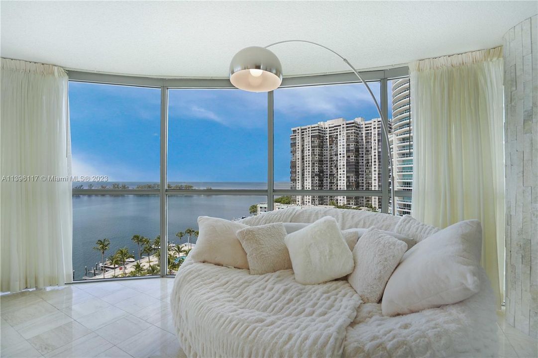 Recently Sold: $1,400,000 (3 beds, 3 baths, 2149 Square Feet)