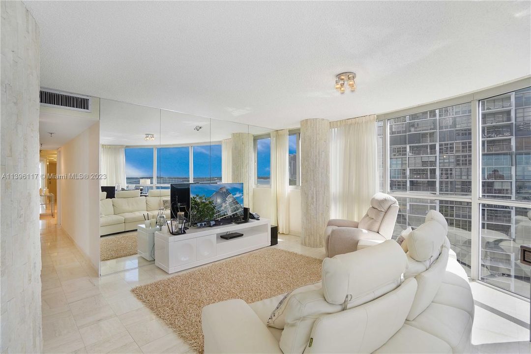 Recently Sold: $1,400,000 (3 beds, 3 baths, 2149 Square Feet)