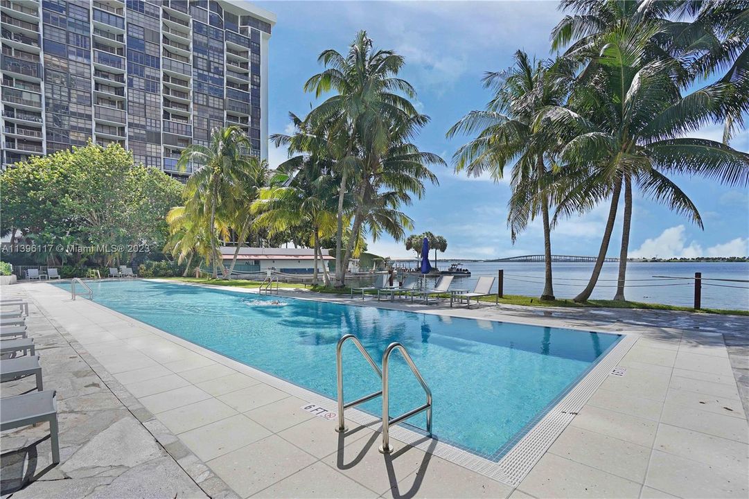 Recently Sold: $1,400,000 (3 beds, 3 baths, 2149 Square Feet)