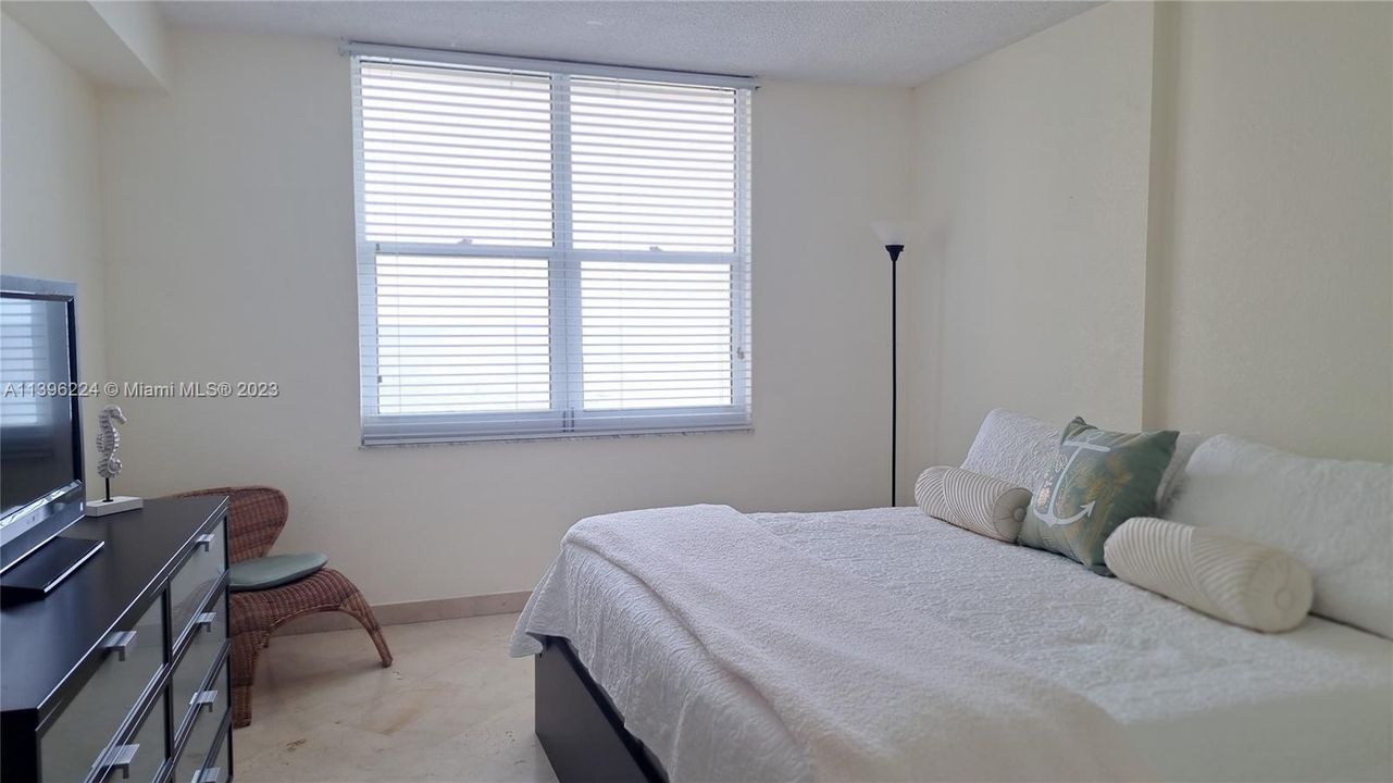 Recently Rented: $3,500 (1 beds, 1 baths, 835 Square Feet)