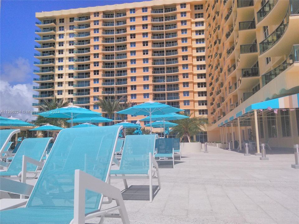 Recently Rented: $3,500 (1 beds, 1 baths, 835 Square Feet)