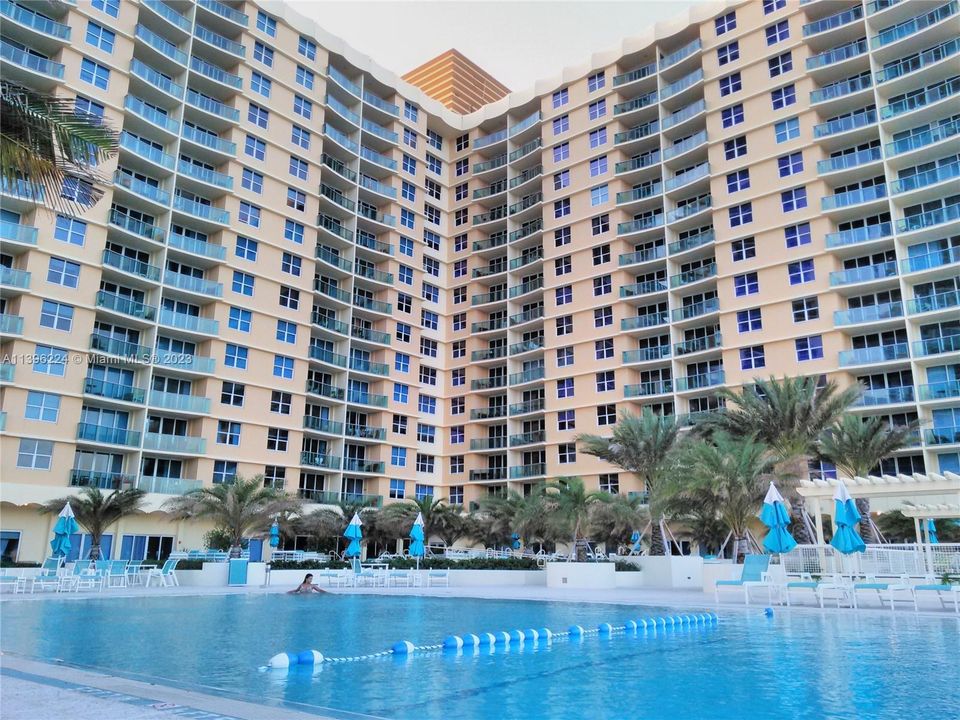 Recently Rented: $3,500 (1 beds, 1 baths, 835 Square Feet)