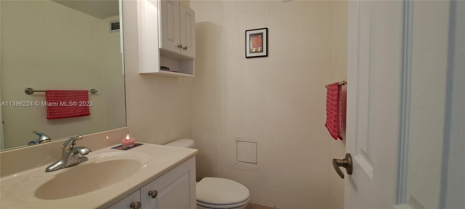 Recently Rented: $3,500 (1 beds, 1 baths, 835 Square Feet)