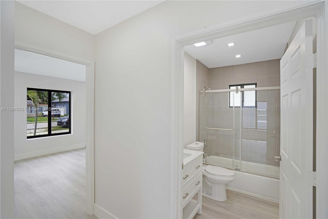 最近售出: $575,000 (3 贝兹, 2 浴室, 1700 平方英尺)