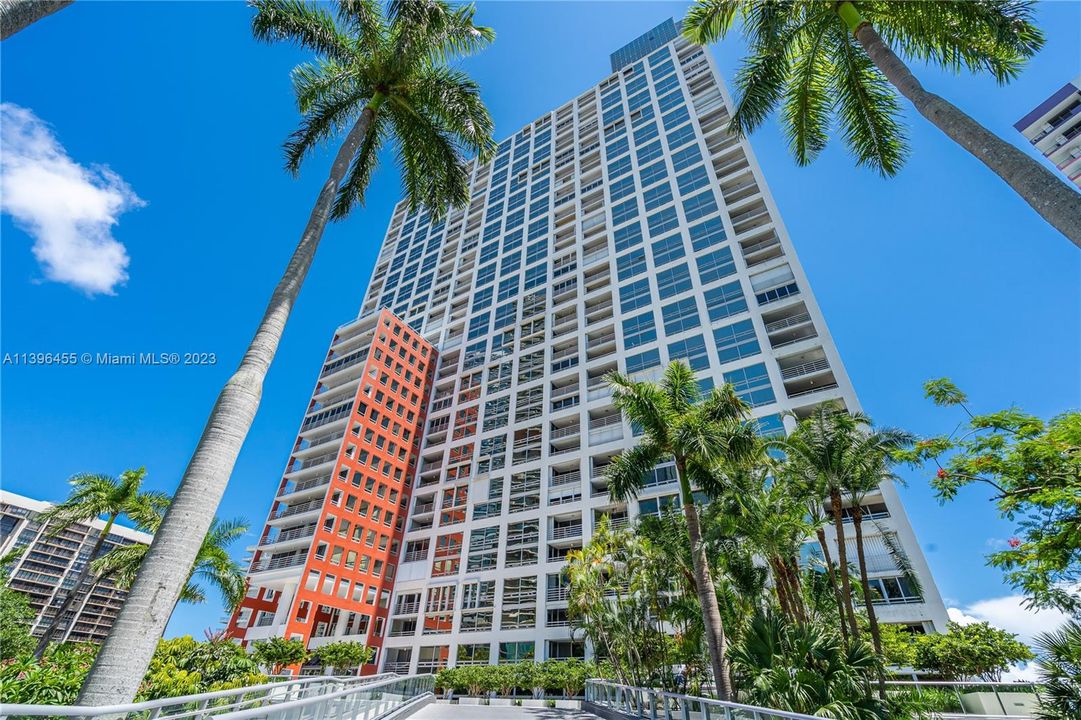 Recently Sold: $1,074,000 (2 beds, 2 baths, 1697 Square Feet)