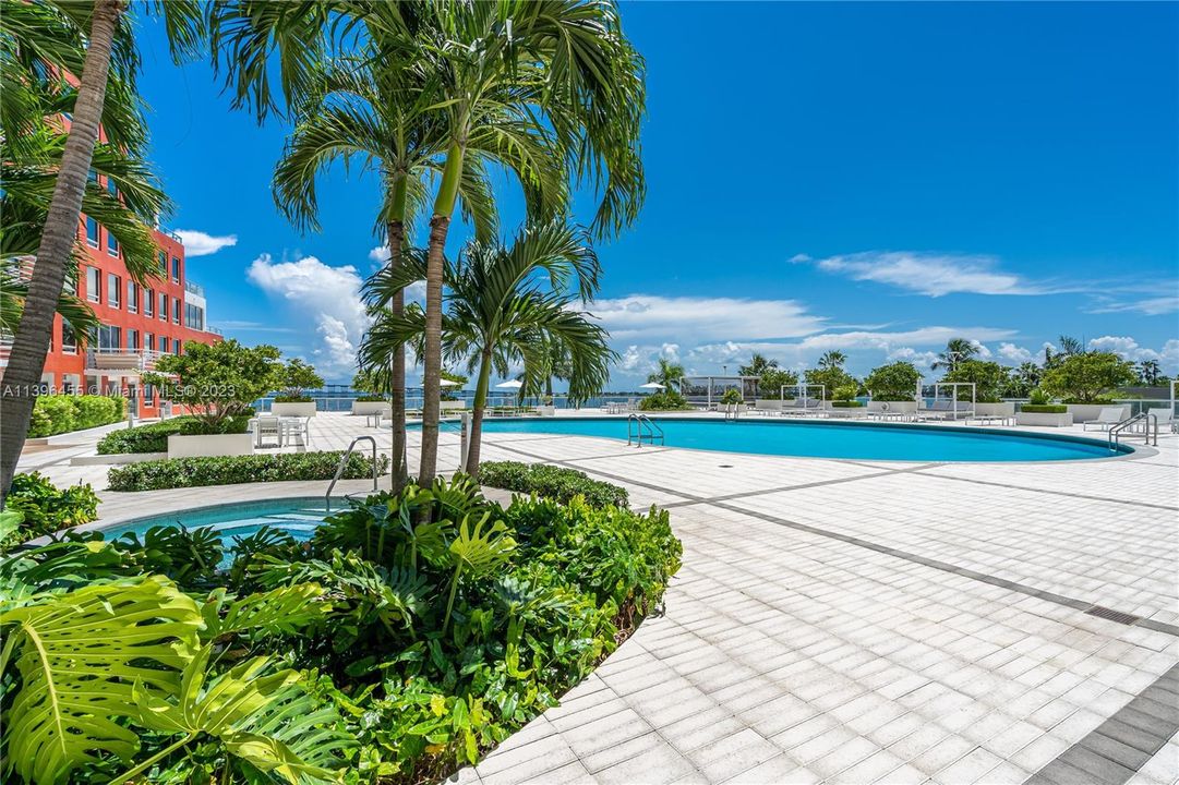 Recently Sold: $1,074,000 (2 beds, 2 baths, 1697 Square Feet)