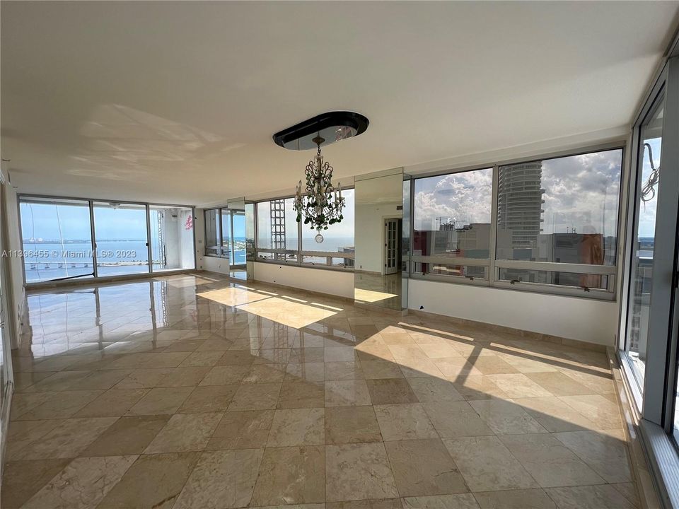 Recently Sold: $1,074,000 (2 beds, 2 baths, 1697 Square Feet)