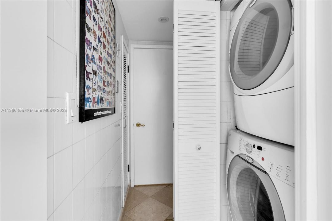 Recently Sold: $1,074,000 (2 beds, 2 baths, 1697 Square Feet)