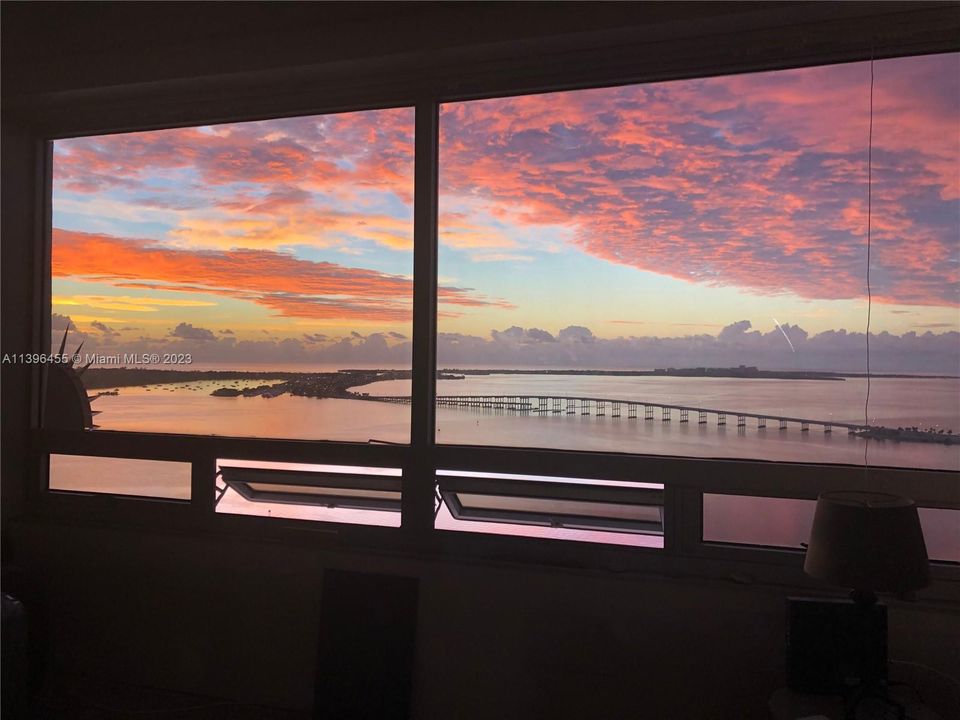 Recently Sold: $1,074,000 (2 beds, 2 baths, 1697 Square Feet)