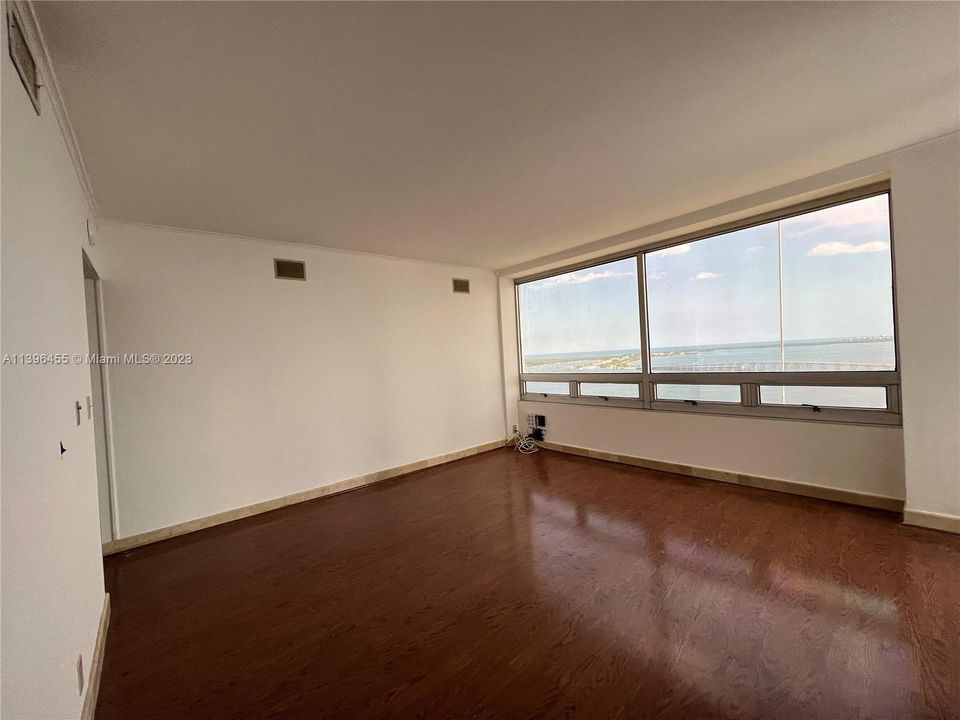 Recently Sold: $1,074,000 (2 beds, 2 baths, 1697 Square Feet)