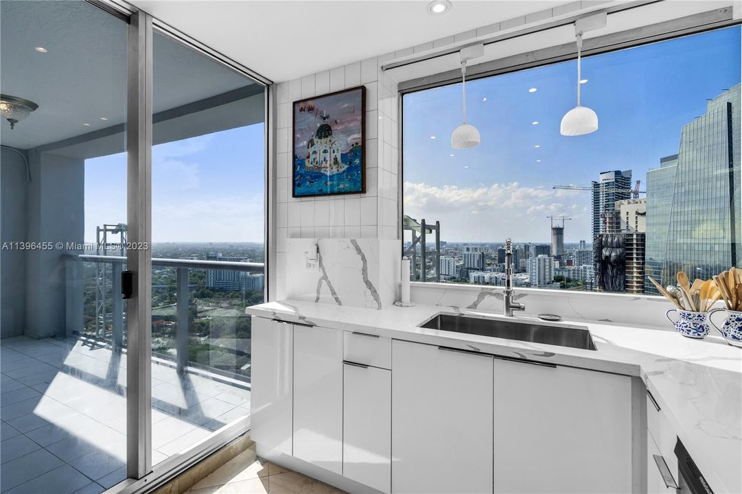 Recently Sold: $1,074,000 (2 beds, 2 baths, 1697 Square Feet)