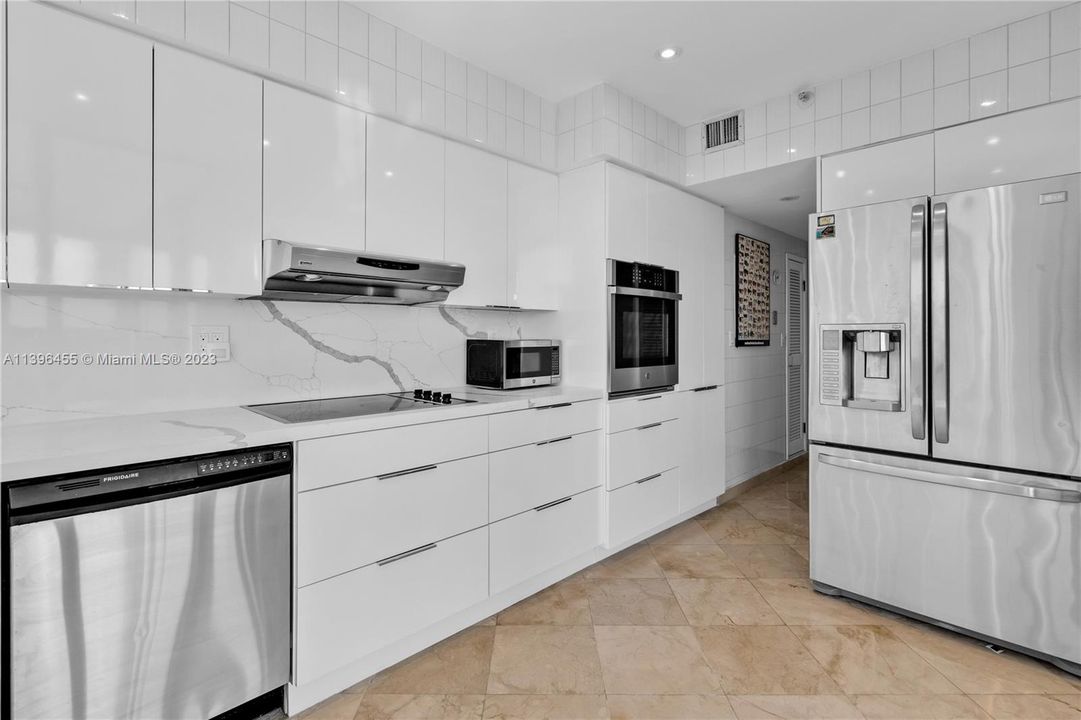 Recently Sold: $1,074,000 (2 beds, 2 baths, 1697 Square Feet)